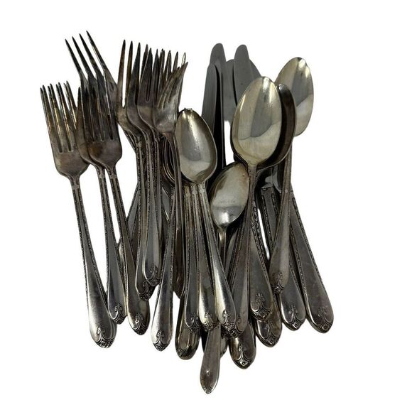 Lot Of 28 WM Rogers & Son Silver-Plate Flatware IS Exquisite Spoon Knife Forks - Picture 1 of 8